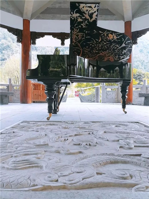 165周年 博兰斯勒黄金音色奏响世界第一场悬崖音乐会及百人世纪钢琴交响乐盛会！黄龙音乐季正式拉开帷幕！