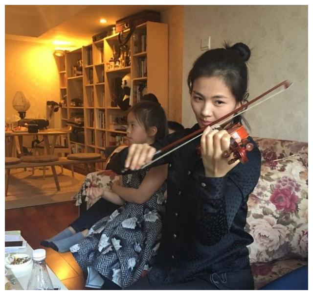 王铮亮文薇爱巢：艺术家的豪宅，布置的文艺清新，多位明星来拜访