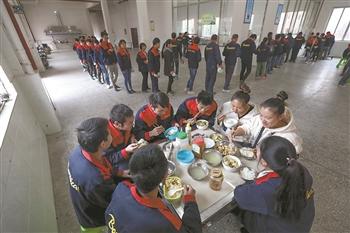 大山里的吉他神曲