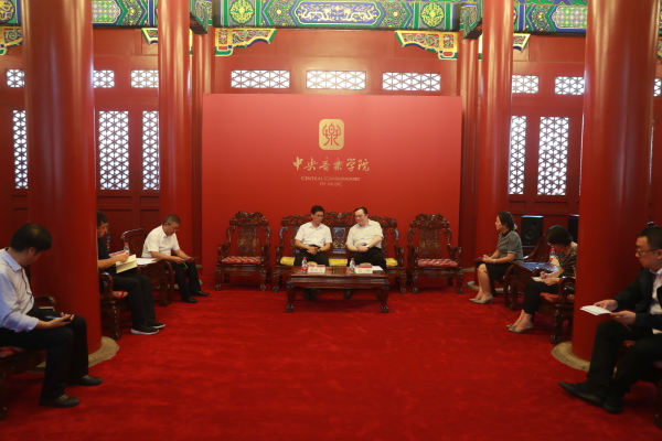 敦煌市委领导来访我校