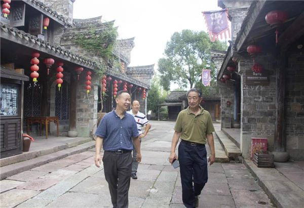 “国际提琴制作大师”郑荃回宁波开启音乐寻根之旅