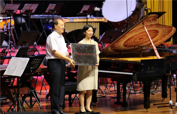 中国乐器协会理事长王世成赴北方乐器之都肃宁考察并授牌