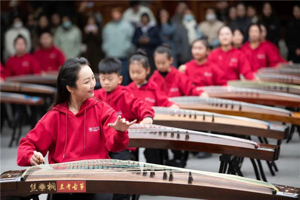 百台兰考古筝进央音 奏响乡村乐器经济新时代乐章