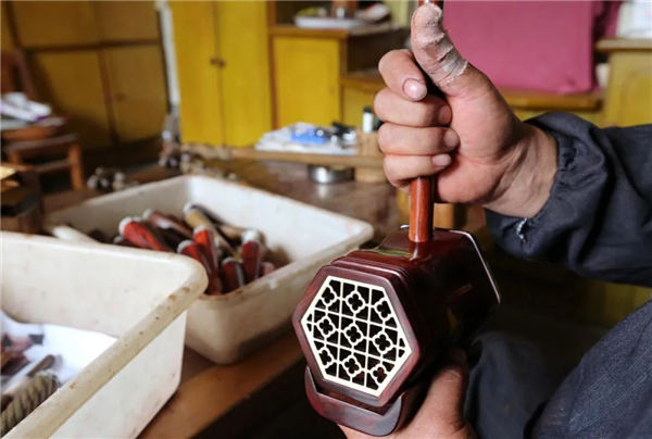 山东临沂庙山镇：二胡奏响致富曲