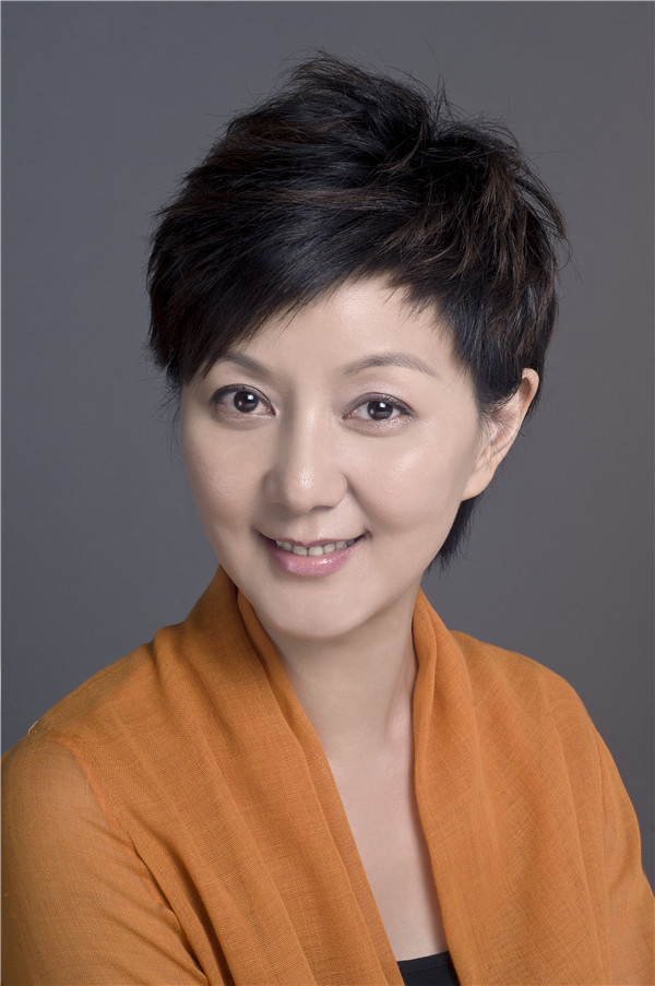 中国民族乐器（古琴）制作大赛评委会副主席、中央音乐学院教授、琵琶演奏家、教育家——章红艳