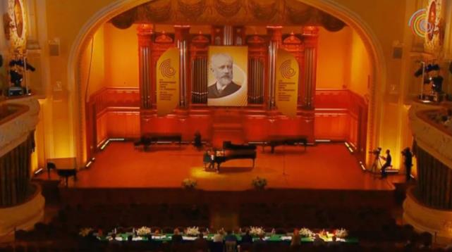 第17届“柴赛”首日，“长江钢琴”震撼登场！