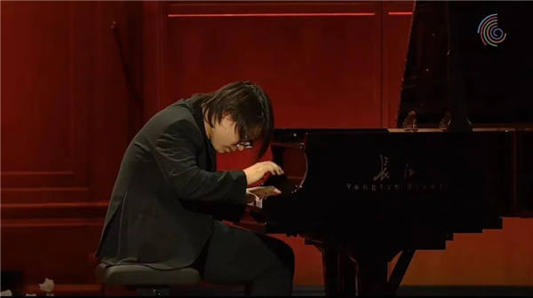 第17届“柴赛”首日，“长江钢琴”震撼登场！