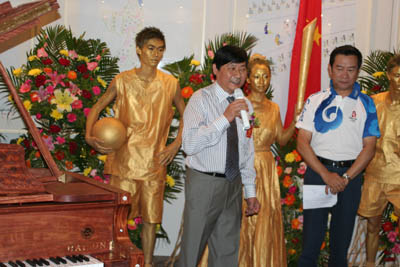 陈海伦董事长与著名主持人赵宝乐