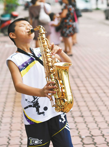 小萨克斯手激情吹奏,考试顺利通关