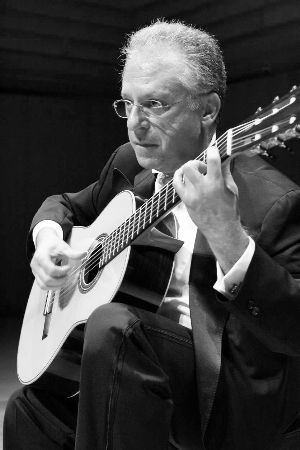 吉他大师罗梅罗弦动星海上演极品音乐会