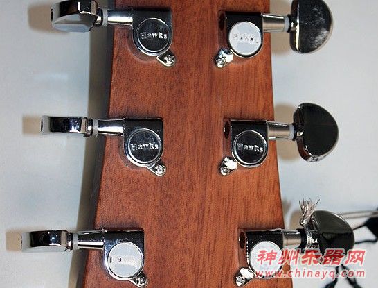 C型琴颈，封闭式旋钮