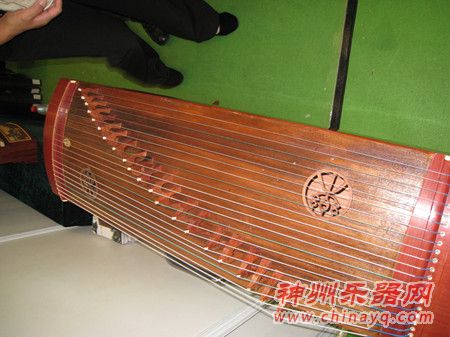 新源民族乐器厂亮相上海展