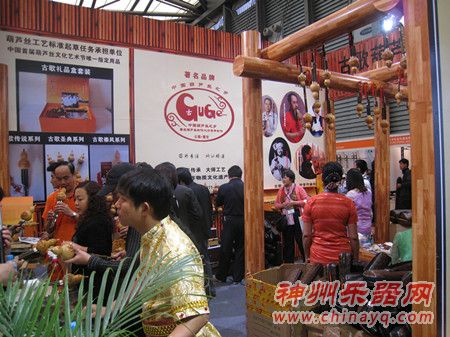 古歌葫芦丝上海展示最炫民族风