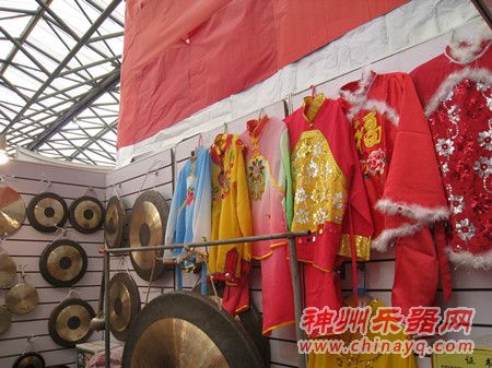 河南省襄城县豫中乐器厂亮相上海乐器展