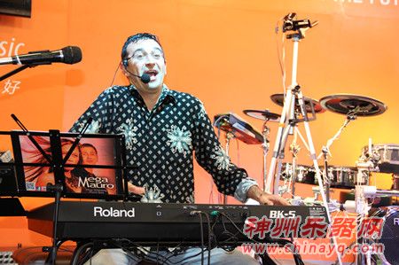 上海乐器展 那些尽情演奏的老外