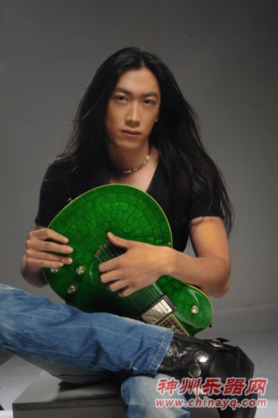 艾克拜尔获邀代言乐器