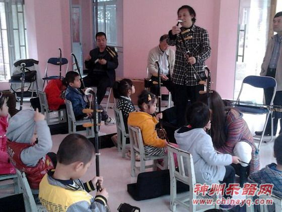 福建连江一幼儿园开设二胡民乐班