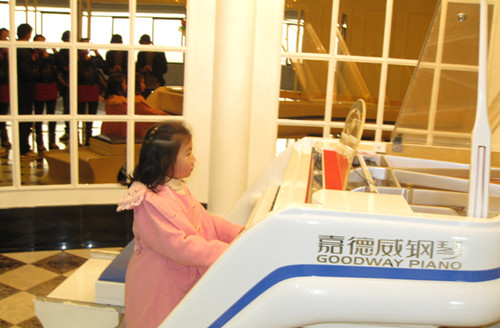 嘉德威钢琴国际工业艺术旅游基地向学员开放