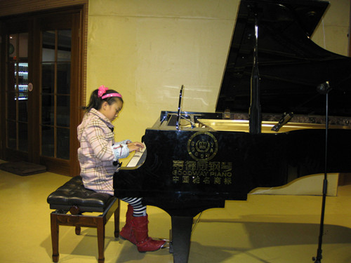 嘉德威钢琴国际工业艺术旅游基地向学员开放