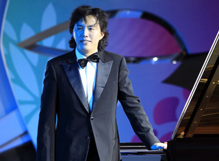 李云迪首场欧洲巡演 倾倒法国观众