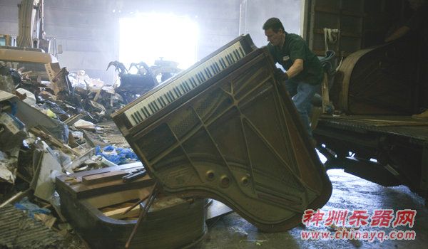 钢琴绝响：被丢进垃圾堆的砰然之声