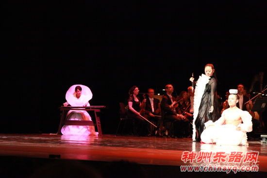 孔子琴坊奏响伦敦 古琴融合书法魅力