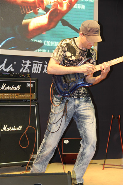 法丽达邀法国吉他手Inophis在上海展激情演出