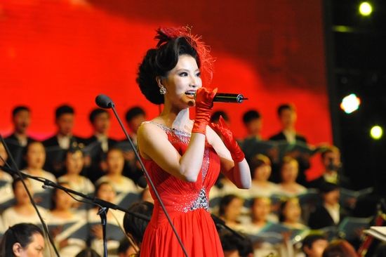 杨洪基助阵韩永华独唱音乐会