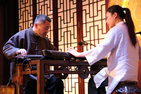 古琴“国手”民乐馆奏琴市民家门口免费享精彩