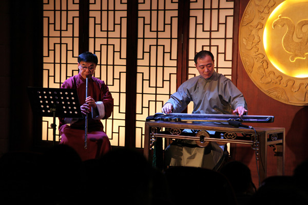 古琴“国手”民乐馆奏琴市民家门口免费享精彩