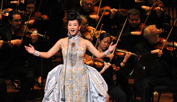 盘点宋祖英美国音乐会的个性演出服