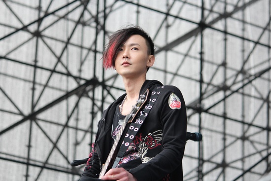 索尼群星high翻草莓音乐节 人气爆棚或海外持续发力