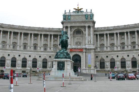 2013国际器乐艺术节参观音乐家演奏过的乐器