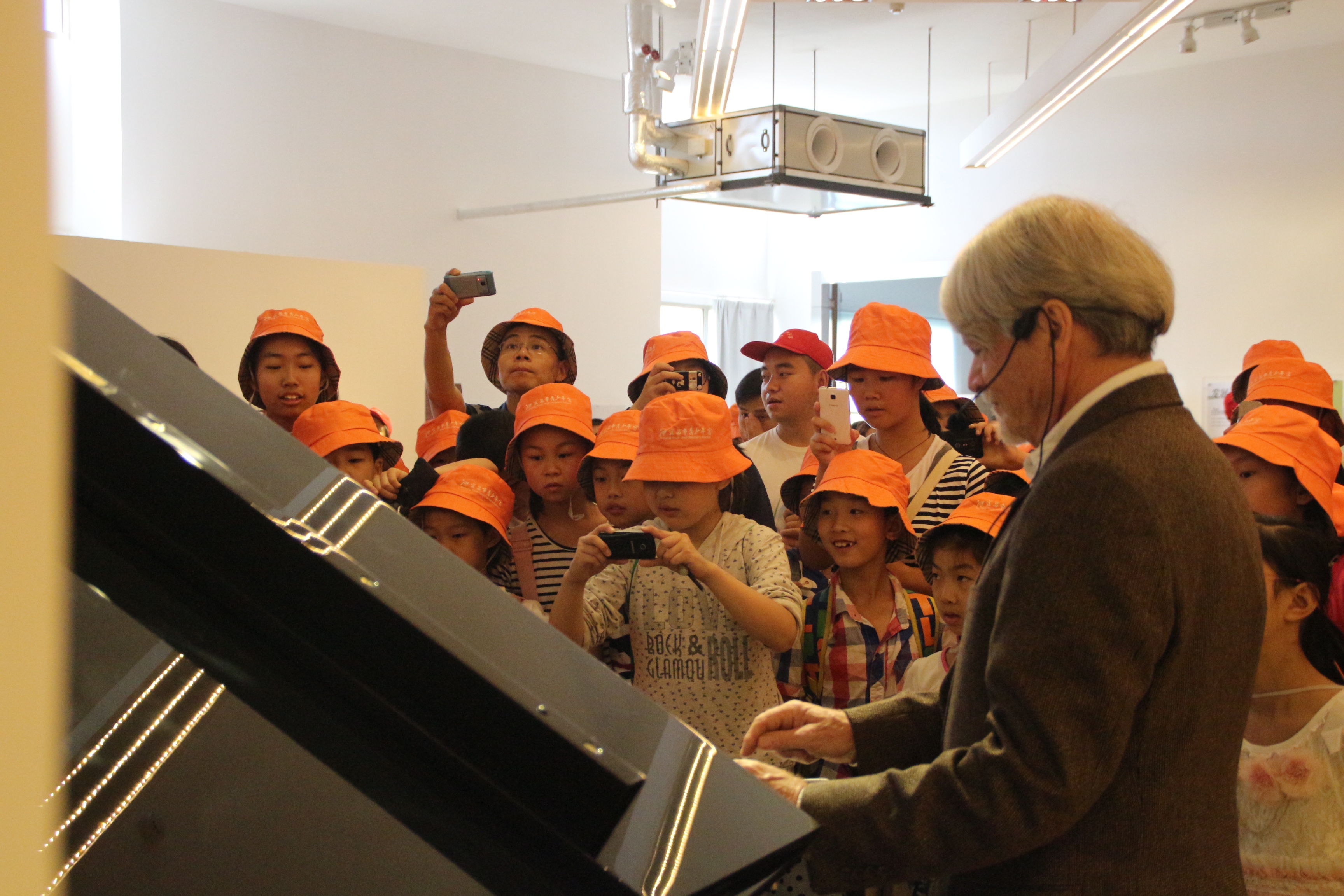 千名儿童聚柏斯  齐看宜昌大城梦