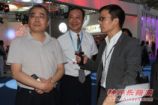 文化部副部长项兆伦一行参观2014北京展会