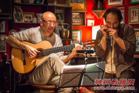 中山堂法国口琴与吉他大师演绎玫瑰人生