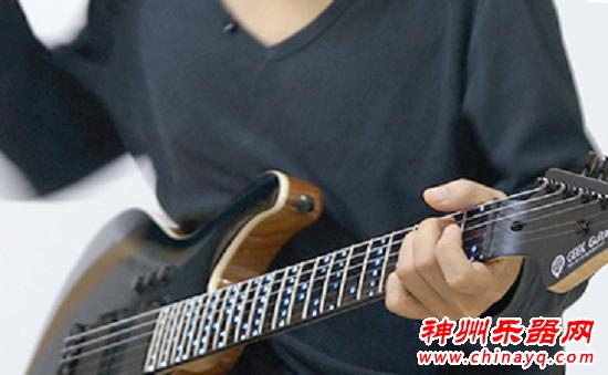 中国智能乐器家族新成员   国内首个智能吉他诞生