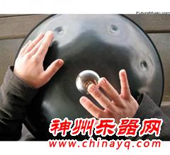 “白马王子”星光大道玩转多样乐器