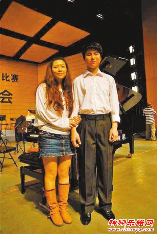 盲人弹钢琴 走进世界最高殿堂