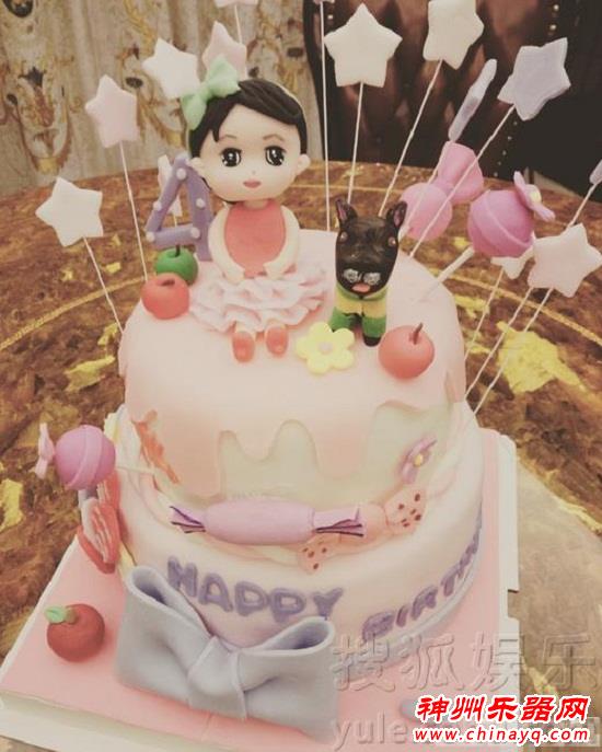 王宝强爱妻为女儿娜娜庆生，儿子拉小提琴｛图）