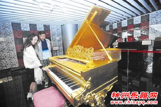 目前价值800万百岁黄金钢琴 亮相武汉(图)