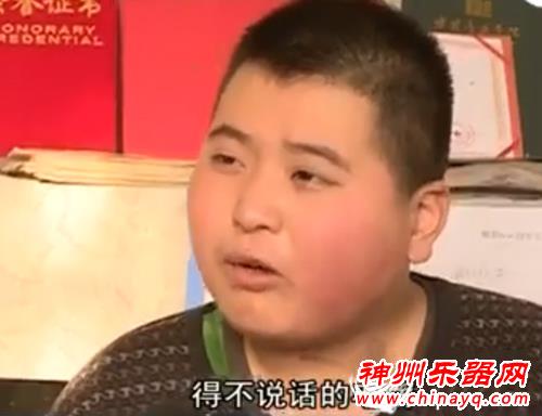 14岁自闭症男孩考过钢琴十级 欲寻名师指导