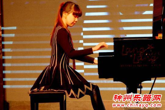 首届“和平杯”钢琴大赛启幕 郎朗天津选“高徒”