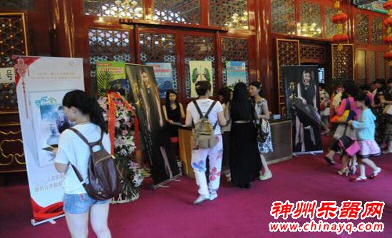 惊艳 美女古筝演奏家崔衫独奏音乐会圆满成功