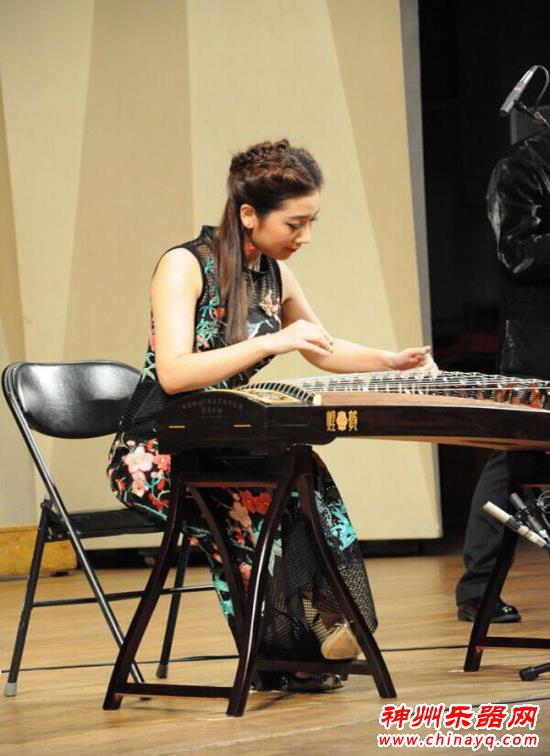 惊艳 美女古筝演奏家崔衫独奏音乐会圆满成功