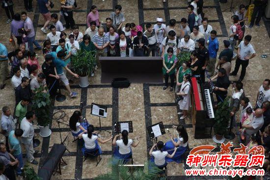 用音乐为患者疗伤 钢琴小提琴走进医院