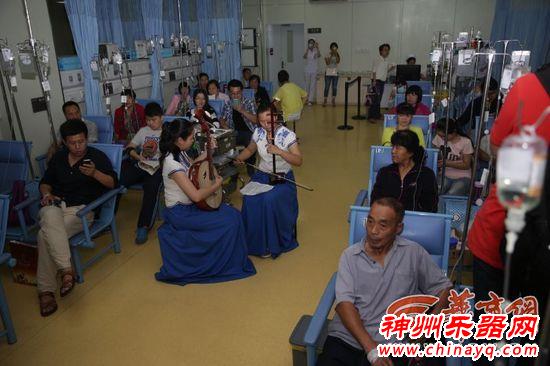用音乐为患者疗伤 钢琴小提琴走进医院