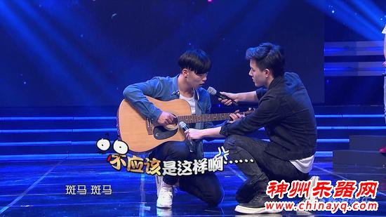 TFboys编舞现身星动亚洲 弹吉他破音走调