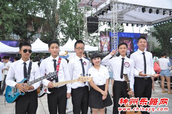 中学生跨国组合惊现音乐节