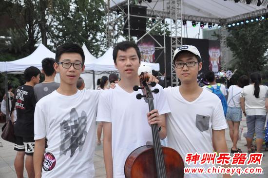 中学生跨国组合惊现音乐节